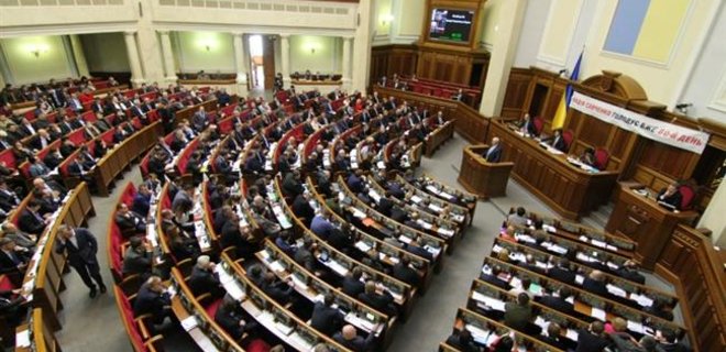 Вместо Мартыненко и Огневич присягу приняли новые депутаты - Фото