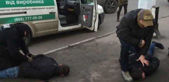 На Киевщине взяли наркоторговцев, в том числе полицейского: фото - Фото