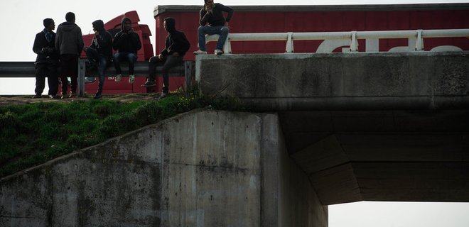 Мигранты предприняли попытку штурма Евротуннеля - Фото