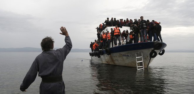 Береговая охрана Италии спасла 750 беженцев в Средиземном море - Фото