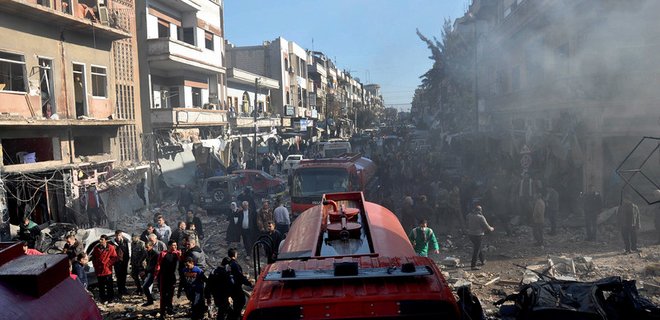 В сирийском Хомсе в результате терактов погибли десятки человек - Фото