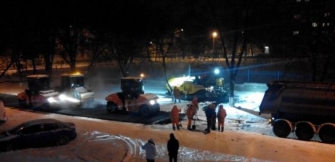 В Полтаве снегопад не помешал заасфальтировать улицы: фото - Фото