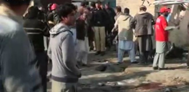 В Пакистане террорист устроил взрыв в толпе: десятки погибших - Фото
