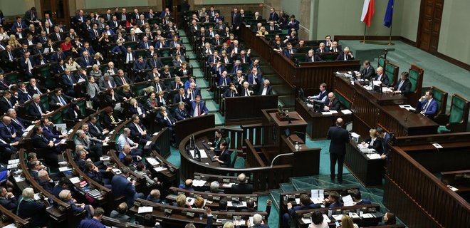 Сейм Польши ужесточил контроль над государственными СМИ - Фото