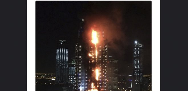 В Дубае горит отель-небоскреб - Фото