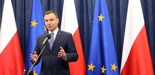 Канцелярия президента Польши ответила на критику ЕС закона о СМИ - Фото
