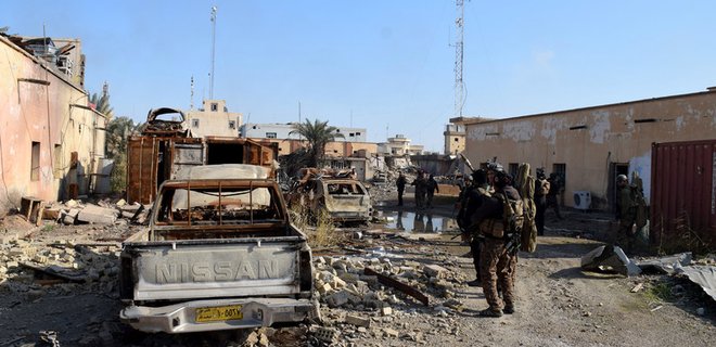 Смертники ИГ совершили нападение на базу в Ираке: 12 погибших - Фото