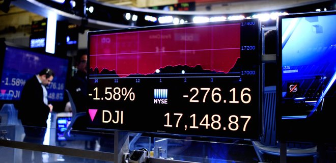 Рынок акций в США открыл год падением на 1,5% - Фото