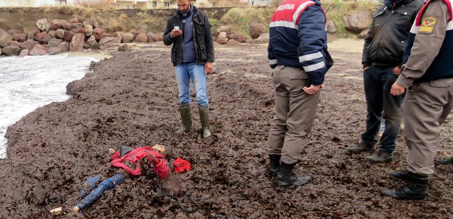 Количество жертв крушения у берегов Турции увеличилось до 34 - Фото