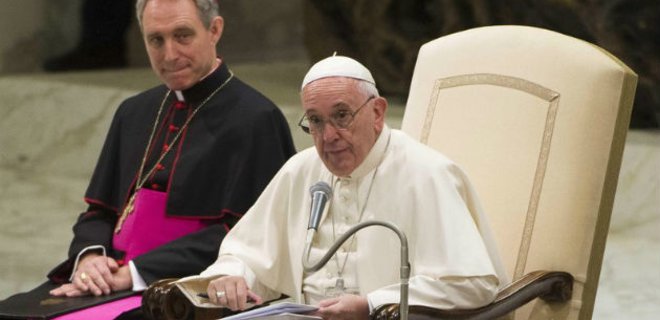 Ватикан раскритиковал обложку спецвыпуска Charlie Hebdo - Фото