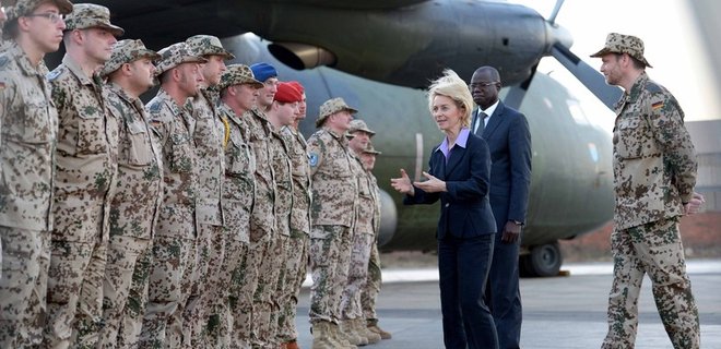 Германия намерена направить 550 военных в Мали и Ирак - Фото