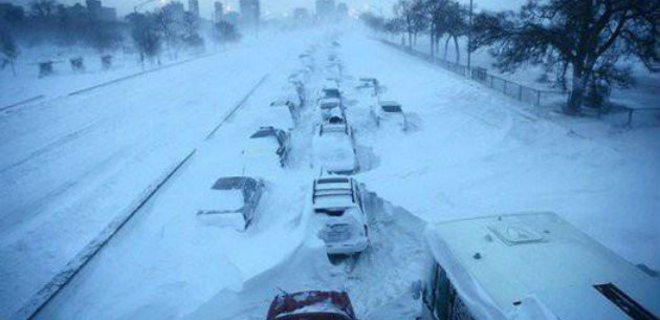 Власти Киева ограничили въезд фур из-за снегопада - Фото