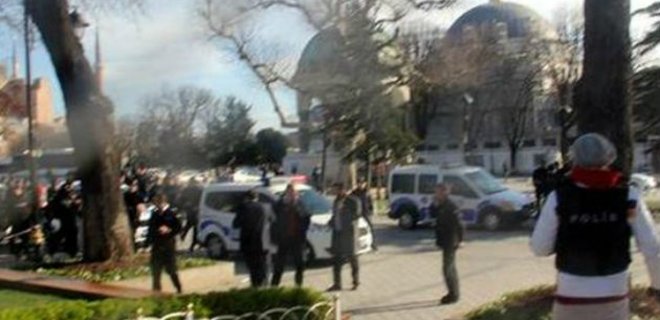 При взрыве в Стамбуле погибли 10 человек, ранены - 15: фото - Фото