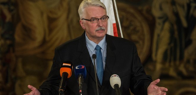 Еврокомиссия не будет принимать решений относительно Польши - Фото