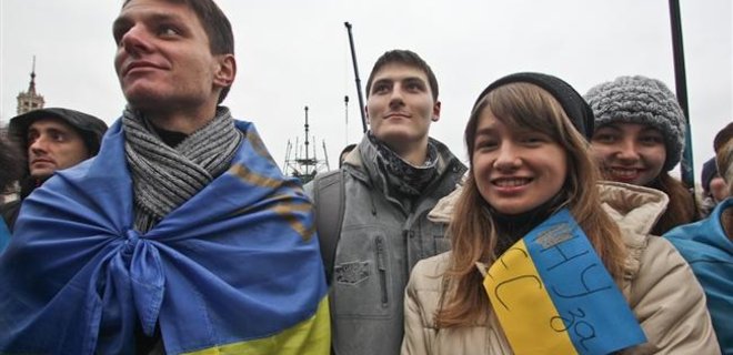 Опрос: большинство украинцев поддерживают вступление в ЕС  - Фото