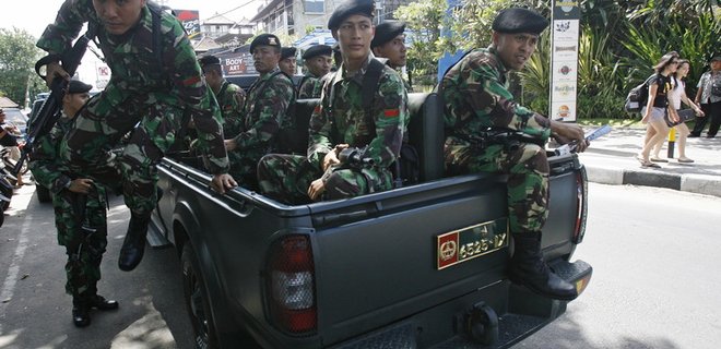 В столице Индонезии прогремела серия взрывов: есть жертвы - Фото
