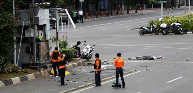 Число жертв терактов в Джакарте увеличилось до 10 человек - Фото