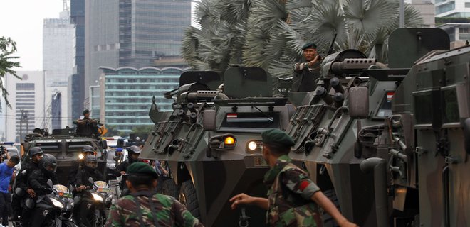 В центре Джакарты прогремели новые взрывы - Фото