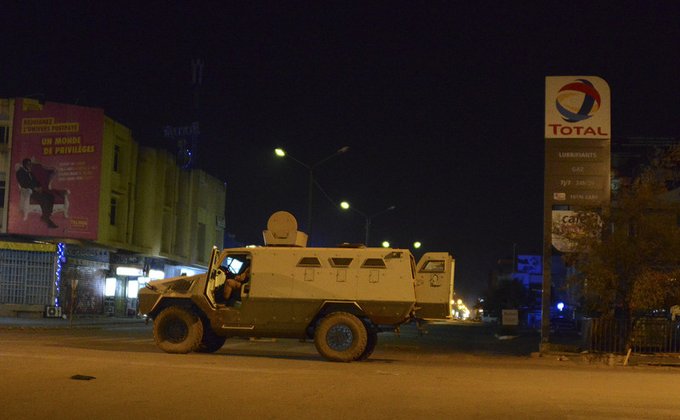 Как силовики штурмовали захваченный отель в Буркина-Фасо: фото
