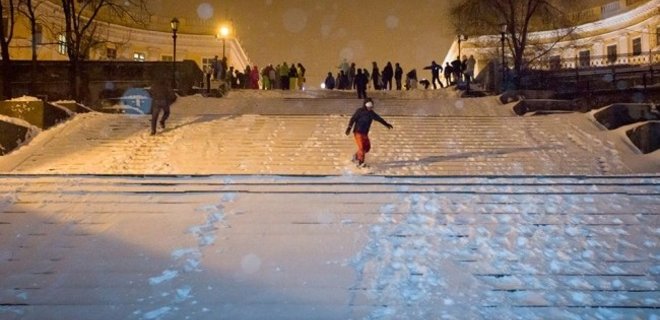 В Одессе Потемкинская лестница стала лыжной трассой: фото - Фото