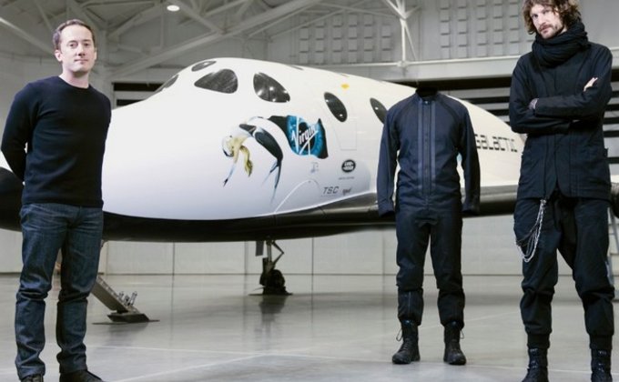 В США показали прототипы одежды и обуви для космических туристов