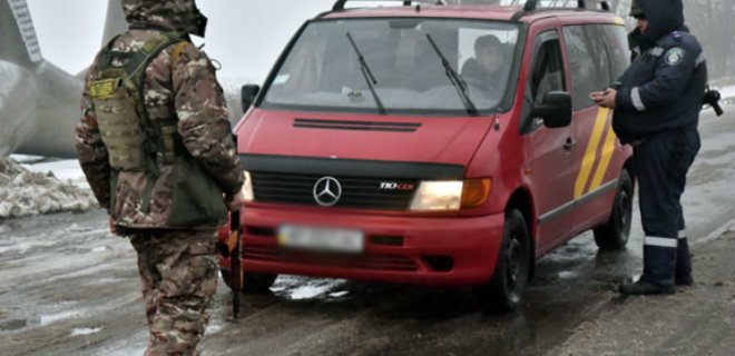 Блокпосты полиции в Донбассе оборудуют видеорегистраторами - Фото