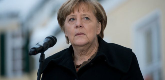 Меркель не хочет ограничивать количество принимаемых ФРГ беженцев - Фото