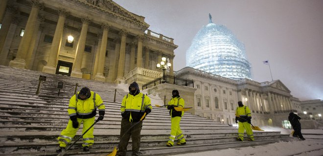 США накрыла снежная метель: 8 погибших и чрезвычайное положение - Фото
