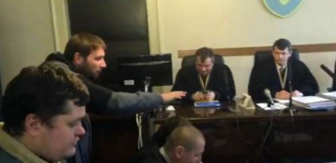 Парасюк объяснил причины потасовки в суде в Ужгороде - Фото