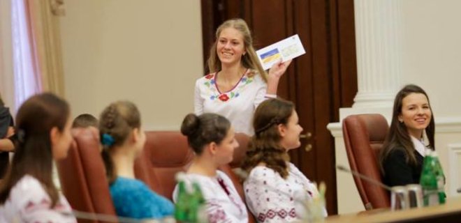 Первые 20 украинцев получили ID-карты: фото - Фото