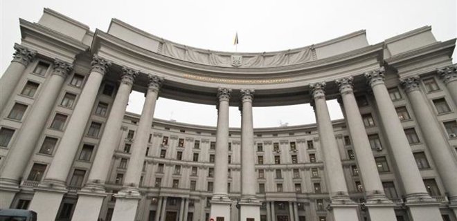 МИД оставил без диппаспорта 230 чиновников и депутатов: список - Фото