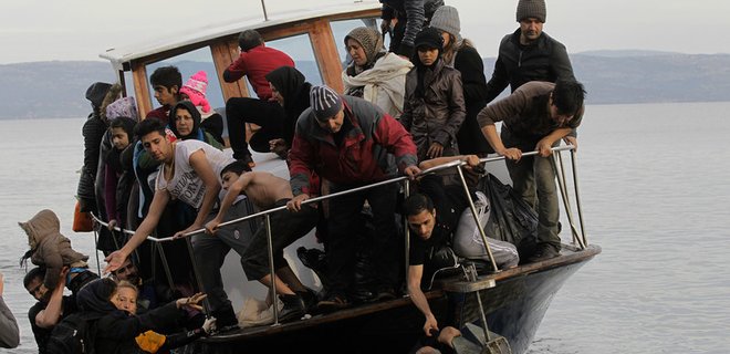 Греция ответила на критику Австрии: Нам топить лодки с беженцами? - Фото