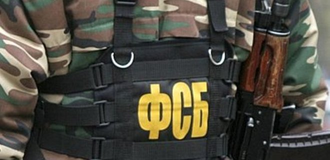 Оккупанты проводят обыски у крымских татар - Фото