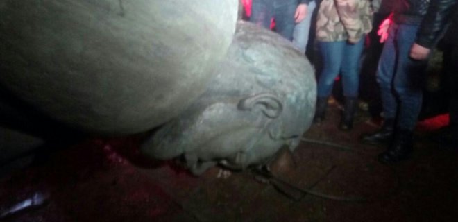 Полиция расследует снос памятника Петровскому в Днепропетровске - Фото