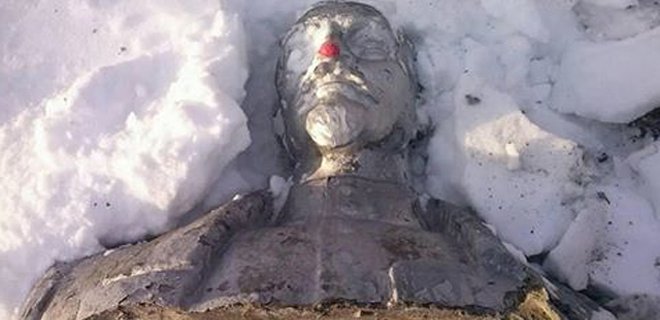 На Полтавщине демонтировали три памятника большевикам - Фото