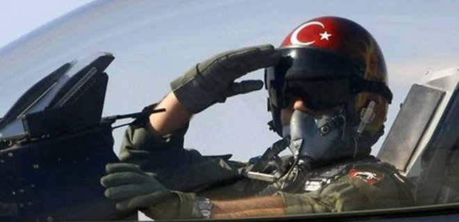 Пилоты ВВС Турции будут сбивать нарушителей без команды свыше - Фото