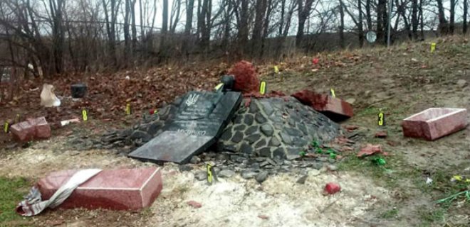 В Ровенской области разбили памятник Сашку Билому: фото - Фото