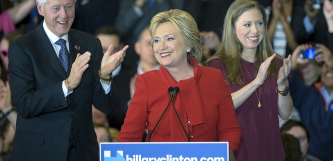 В Айове Клинтон победила на первичных выборах среди демократов - Фото