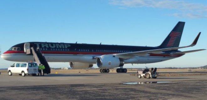 В США личный самолет Трампа совершил экстренную посадку - Фото