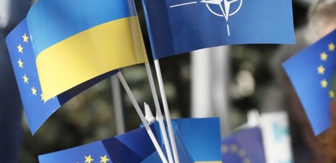 Вступление в ЕС и НАТО поддерживает большинство украинцев - опрос - Фото