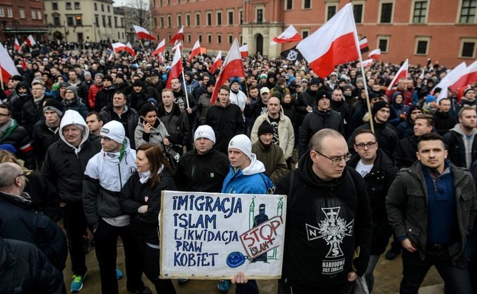 В Варшаве и Праге прошли акции против приема беженцев-мусульман