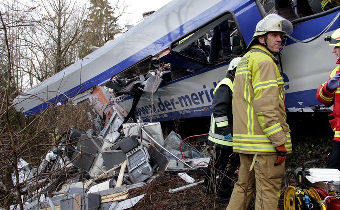 Авария поездов в Германии унесла жизни девяти человек: фото