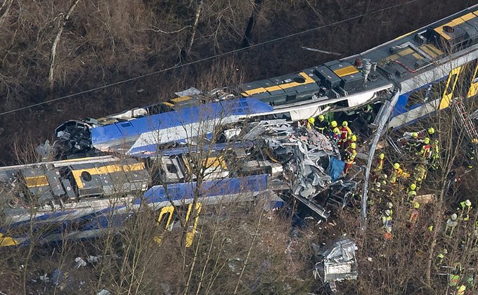 Авария поездов в Германии унесла жизни девяти человек: фото