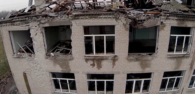 HRW: Школьники в Донбассе не могут учиться - школы разрушены - Фото