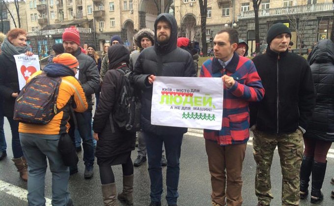 Киевляне вышли требовать пешеходный Крещатик по выходным: фото