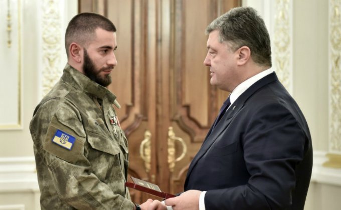 Порошенко наградил раненых участников Евромайдана: фото
