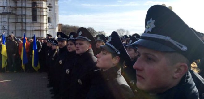 В Чернигове приступают к патрулированию 211 полицейских - Аваков - Фото