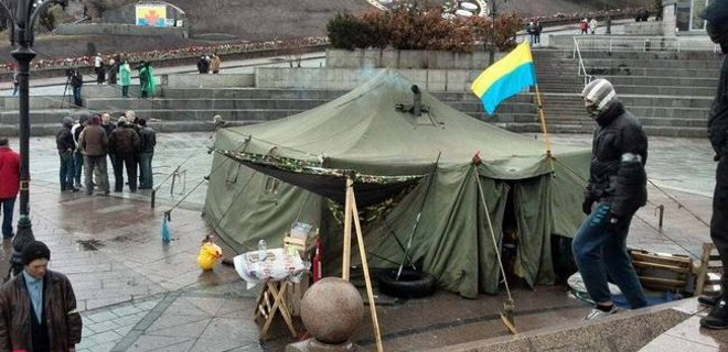 С Майдана после конфликта убрали последнюю палатку РПС - Фото