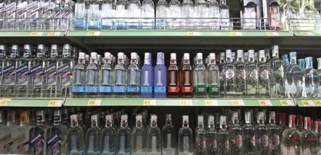 В Запорожье запретили продавать алкоголь военным в форме - Фото