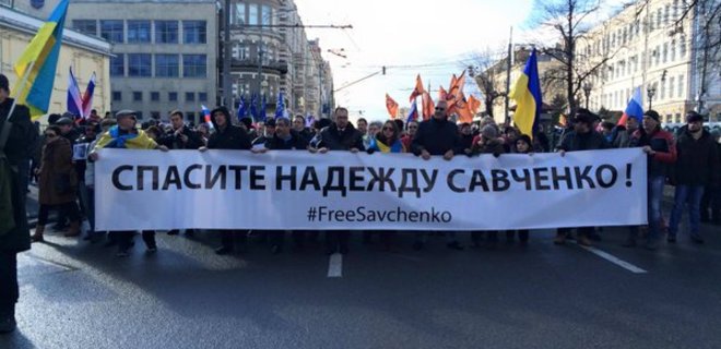 На марше памяти Немцова прошла колонна в поддержку Савченко - Фото